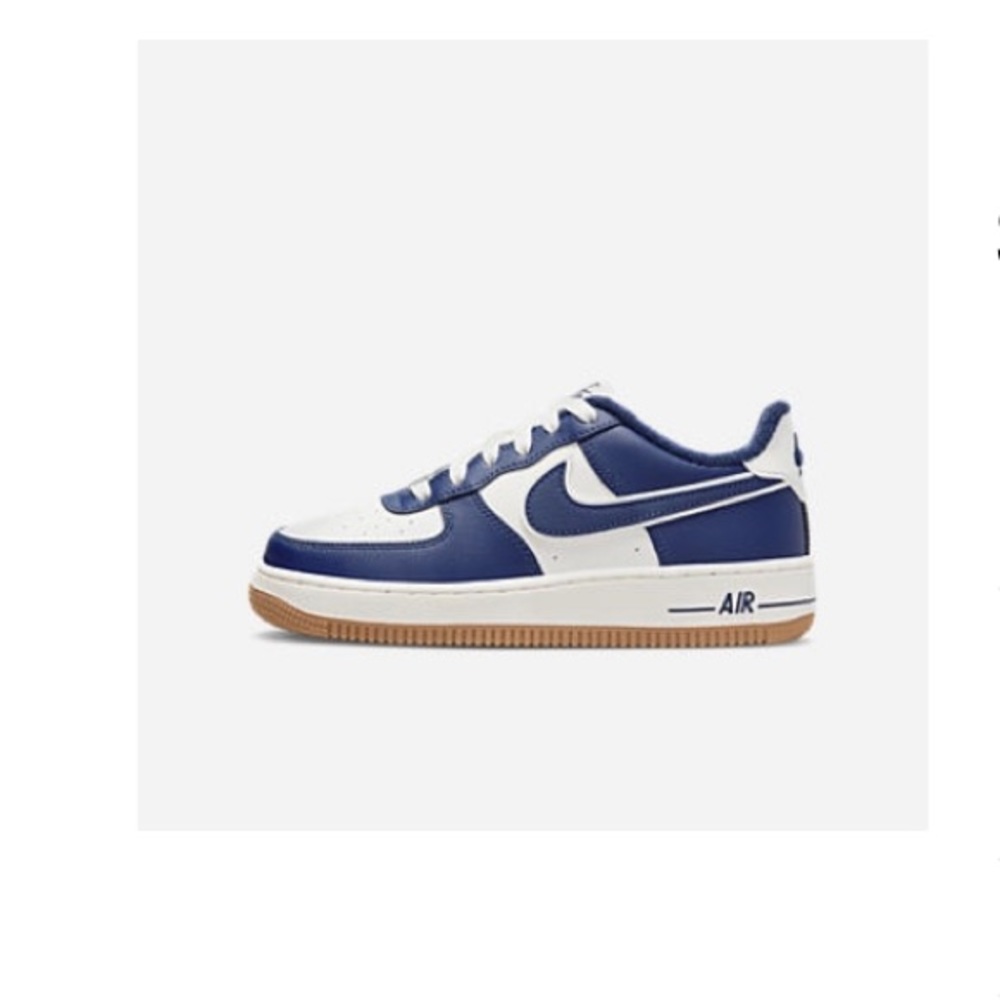 Nike Air Force 1 LV8 3